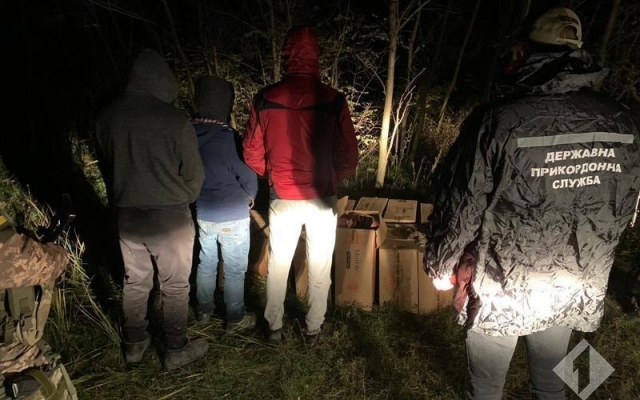 В Одесской области пограничники догоняли нарушителей с нелегальным грузом сигарет Фото № 0 В Одесской области пограничники догоняли нарушителей с нелегальным грузом сигарет Фото № 0