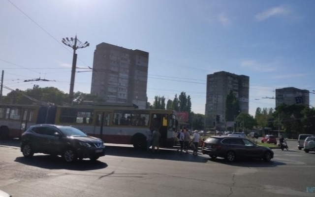 В Одессе приостановлено два троллейбусных маршрута Фото № 1 В Одессе приостановлено два троллейбусных маршрута Фото № 1
