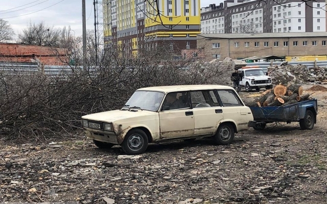 В Одессе ради АЗС вырубили деревья Фото № 1 В Одессе ради АЗС вырубили деревья Фото № 1