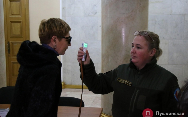 В мэрии посетителям измеряют температуру Фото № 0 В мэрии посетителям измеряют температуру Фото № 0