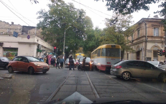 В Приморском районе Одессы остановился общественный транспорт Фото № 1 В Приморском районе Одессы остановился общественный транспорт Фото № 1