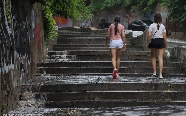 Реки воды и заблокированный транспорт – последствия дождя в Одессе Фото № 0 Реки воды и заблокированный транспорт – последствия дождя в Одессе Фото № 0