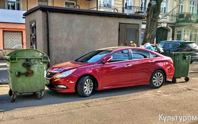 В Одессе наказали автохама – водителю пришлось испачкаться Фото № 0 В Одессе наказали автохама – водителю пришлось испачкаться Фото № 0