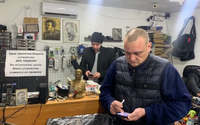 Одесский мастер по ремонту телефонов оказался поклонником сталинской идеологии Фото № 0 Одесский мастер по ремонту телефонов оказался поклонником сталинской идеологии Фото № 0