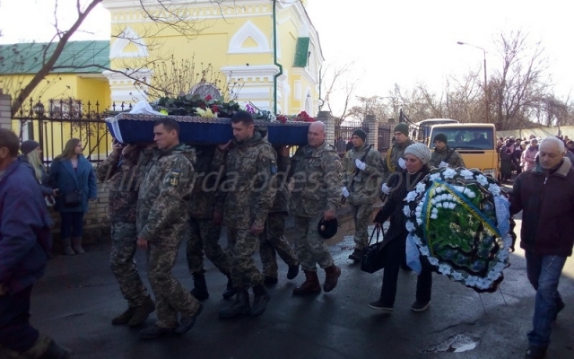 В Одесской области попрощались с героем, погибшим на Донбассе ФОТОрепортаж Фото № 3 В Одесской области попрощались с героем, погибшим на Донбассе ФОТОрепортаж Фото № 3
