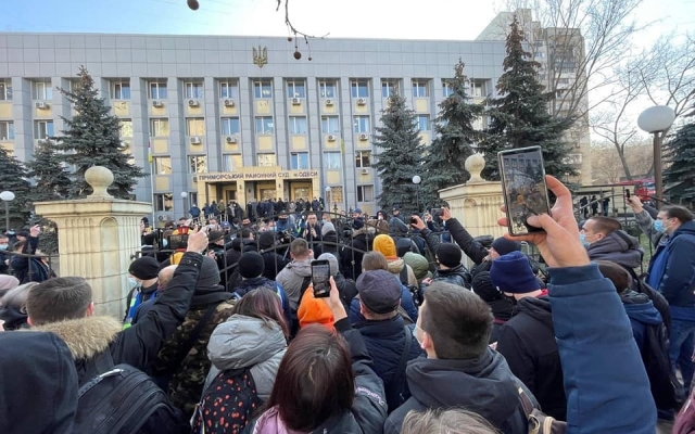 Сергея Стерненко осудили на 7 лет – под зданием суда начались столкновения с полицией Фото № 0 Сергея Стерненко осудили на 7 лет – под зданием суда начались столкновения с полицией Фото № 0