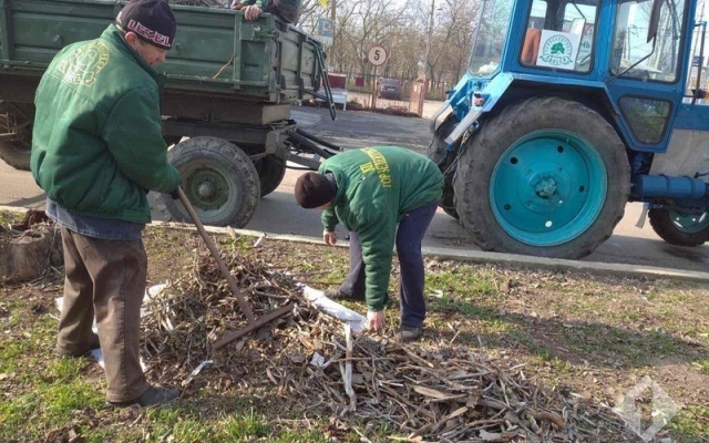 Коммунальщики привели в порядок бесхозные участки города Фото № 3 Коммунальщики привели в порядок бесхозные участки города Фото № 3