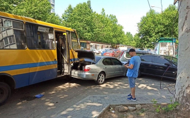 В Одессе водитель автобуса потерял сознание за рулем Фото № 1 В Одессе водитель автобуса потерял сознание за рулем Фото № 1