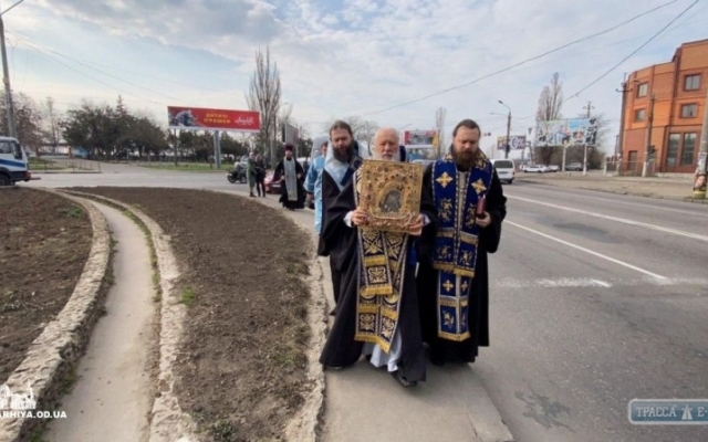В Одессе священники совершили Крестный Ход, чтобы не допустить в город коронавирус Фото № 1 В Одессе священники совершили Крестный Ход, чтобы не допустить в город коронавирус Фото № 1