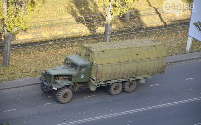 Одесситы наблюдали за колонной военной техники Фото № 5 Одесситы наблюдали за колонной военной техники Фото № 5