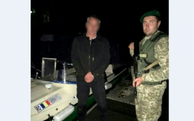 Пограничники задержали румынский катер в украинских водах Фото № 0 Пограничники задержали румынский катер в украинских водах Фото № 0