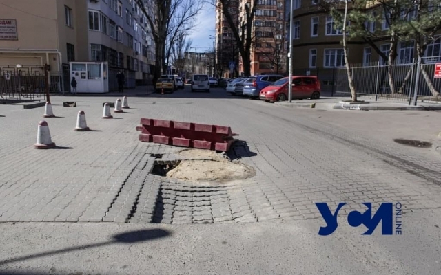 В Одессе в очередном месте провалилась дорога – дело пахнет заторами Фото № 0 В Одессе в очередном месте провалилась дорога – дело пахнет заторами Фото № 0