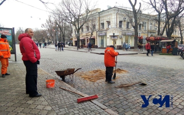 В Одессе дорога начала проваливаться прямо под автомобилем Фото № 0 В Одессе дорога начала проваливаться прямо под автомобилем Фото № 0