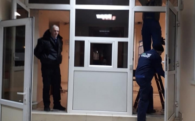 Скандальный турникет убрали из налоговой Фото № 1 Скандальный турникет убрали из налоговой Фото № 1