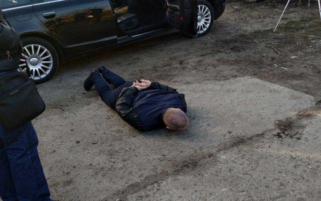 Прокуроры Одесской областной прокуратуры совместно в ГБР задержали таможенника Фото № 0 Прокуроры Одесской областной прокуратуры совместно в ГБР задержали таможенника Фото № 0