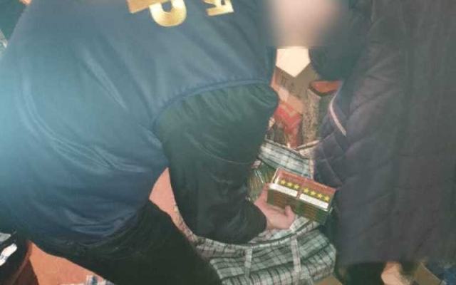 Во время обысков в Одесском регионе нашли сигареты, немаркированный алкоголь и поддельные акцизные марки Фото № 2 Во время обысков в Одесском регионе нашли сигареты, немаркированный алкоголь и поддельные акцизные марки Фото № 2