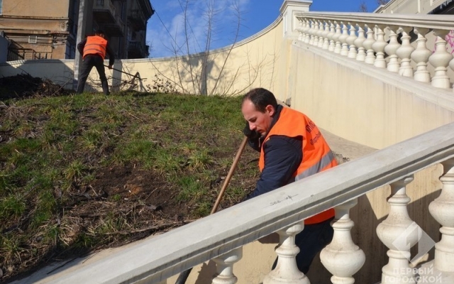 Коммунальщики привели в порядок бесхозные участки города Фото № 2 Коммунальщики привели в порядок бесхозные участки города Фото № 2