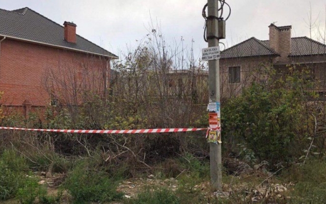 На заброшенном участке элитного коттеджного сектора нашли задушенной молодую женщину Фото № 0 На заброшенном участке элитного коттеджного сектора нашли задушенной молодую женщину Фото № 0