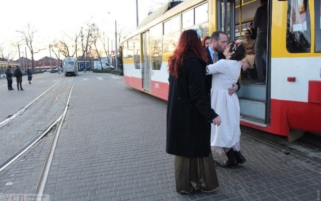 Это бывает только в Одессе: на днях был замечен нестандартный свадебный кортеж Фото № 3 Это бывает только в Одессе: на днях был замечен нестандартный свадебный кортеж Фото № 3