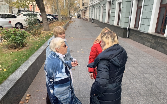 Родственники погибших одесситов в Доме Профсоюзов 2 мая 2014 митинговали против эксгумации их тел Фото № 1 Родственники погибших одесситов в Доме Профсоюзов 2 мая 2014 митинговали против эксгумации их тел Фото № 1