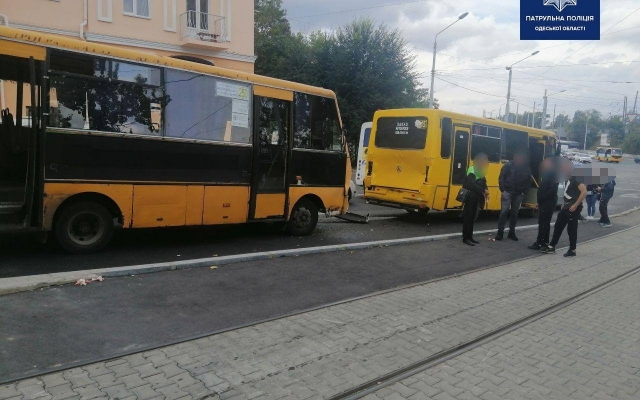 ДТП с участием маршруток в Одессе – есть пострадавшие Фото № 0 ДТП с участием маршруток в Одессе – есть пострадавшие Фото № 0