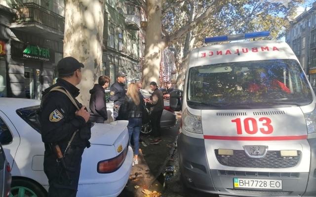 В Одессе подрались пешеход и пассажир автомобиля Фото № 0 В Одессе подрались пешеход и пассажир автомобиля Фото № 0