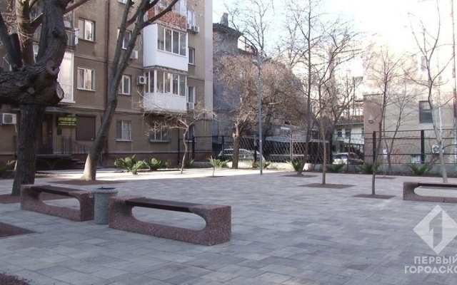 В центре Одессы преобразили неухоженный переулок Фото № 0 В центре Одессы преобразили неухоженный переулок Фото № 0