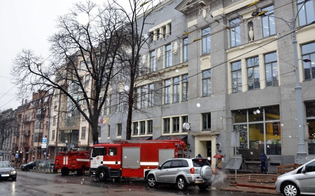 Владельцам квартир, пострадавших в пожаре на Ришельевской, выделят средства на ремонт Фото № 1 Владельцам квартир, пострадавших в пожаре на Ришельевской, выделят средства на ремонт Фото № 1
