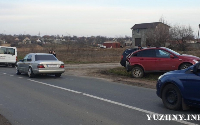 В Одесской области фура въехала в легковушку Фото № 1 В Одесской области фура въехала в легковушку Фото № 1