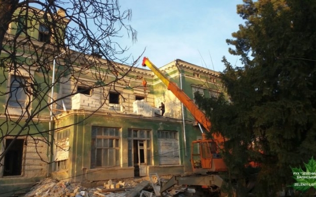 В Одессе продолжают уничтожать дачу Анатры Фото № 1 В Одессе продолжают уничтожать дачу Анатры Фото № 1