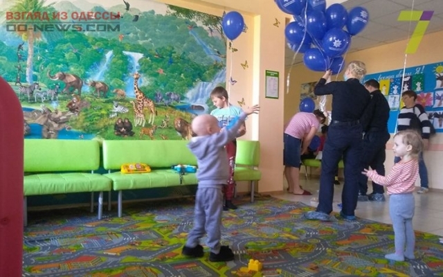 Одесские правоохранители проведали тяжелобольных малышей Фото № 0 Одесские правоохранители проведали тяжелобольных малышей Фото № 0