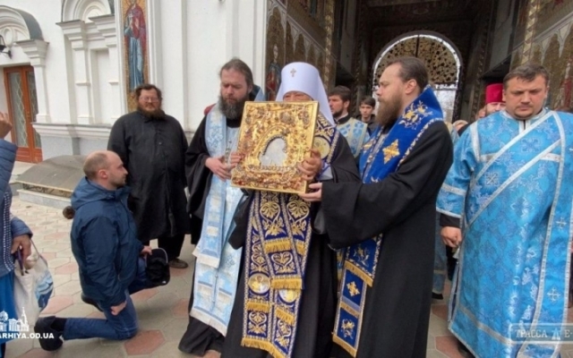 В Одессе священники совершили Крестный Ход, чтобы не допустить в город коронавирус Фото № 2 В Одессе священники совершили Крестный Ход, чтобы не допустить в город коронавирус Фото № 2