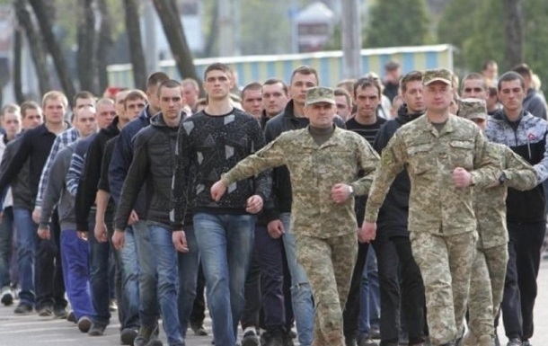 В одесском военкомате нарушают карантин и подвергают призывников опасности Фото № 0 В одесском военкомате нарушают карантин и подвергают призывников опасности Фото № 0