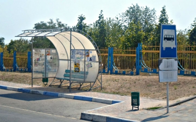 В Южном люди просят обустроить автобусную остановку возле новостроек Фото № 1 В Южном люди просят обустроить автобусную остановку возле новостроек Фото № 1