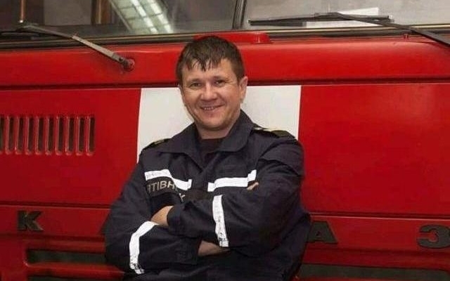 Пожарный, упавший с лестницы во время пожара, умер в больнице Фото № 0 Пожарный, упавший с лестницы во время пожара, умер в больнице Фото № 0