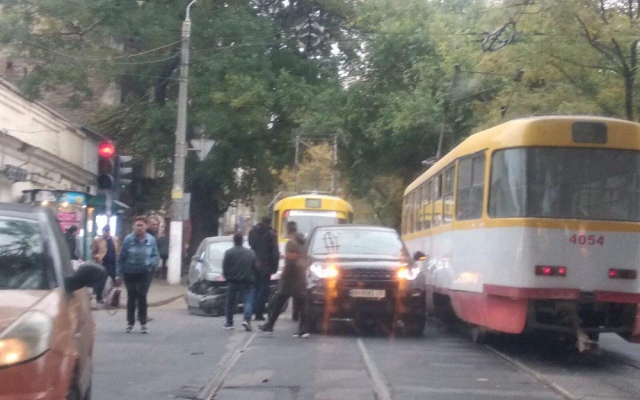 В Приморском районе Одессы остановился общественный транспорт Фото № 0 В Приморском районе Одессы остановился общественный транспорт Фото № 0