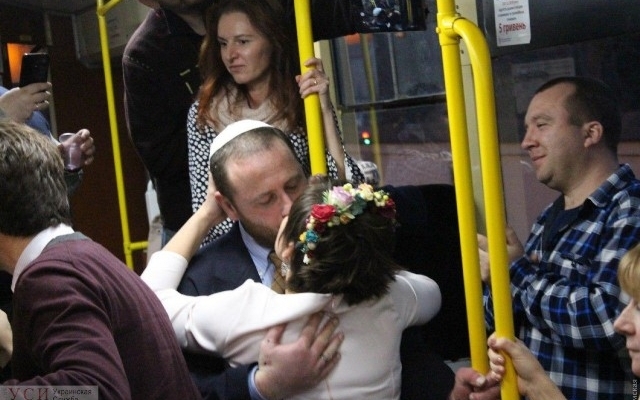 Это бывает только в Одессе: на днях был замечен нестандартный свадебный кортеж Фото № 1 Это бывает только в Одессе: на днях был замечен нестандартный свадебный кортеж Фото № 1