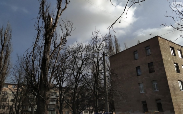 В одесской школе во время уроков обвалилась часть потолка Фото № 2 В одесской школе во время уроков обвалилась часть потолка Фото № 2