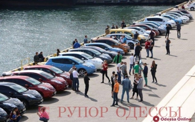 В Одессе прошел рекордный парад электрокаров Фото № 0 В Одессе прошел рекордный парад электрокаров Фото № 0