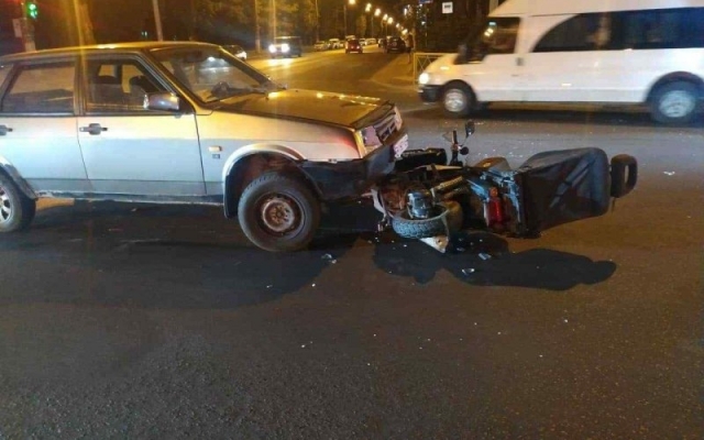 На Черемушках в аварии травмировались двое человек Фото № 1 На Черемушках в аварии травмировались двое человек Фото № 1
