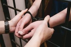 Грабеж как слабость: сбежал из-под ареста, чтобы ограбить снова Фото № 0 Грабеж как слабость: сбежал из-под ареста, чтобы ограбить снова Фото № 0