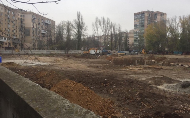 Опять попал: суд наложил арест на стройплощадку Альперина Фото № 2 Опять попал: суд наложил арест на стройплощадку Альперина Фото № 2