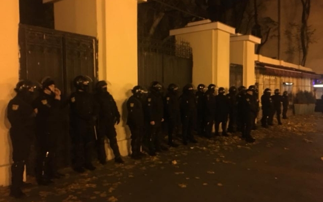 В Горсаду произошла стычка между активистами и представителями правоохранительных органов Фото № 3 В Горсаду произошла стычка между активистами и представителями правоохранительных органов Фото № 3