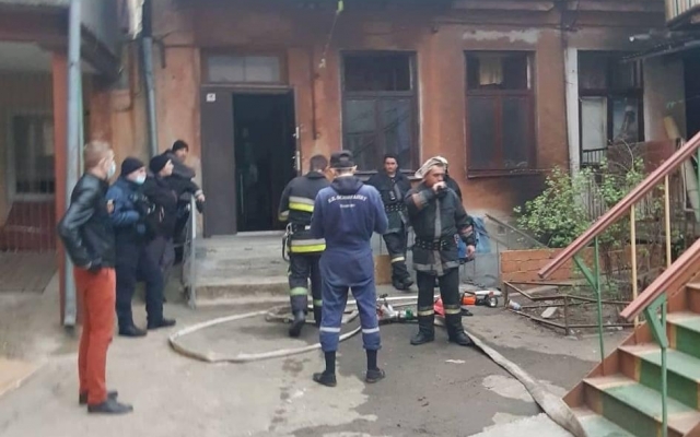 В старом одесском дворе на Гимназической горела квартира (ВИДЕО) Фото № 0 В старом одесском дворе на Гимназической горела квартира (ВИДЕО) Фото № 0