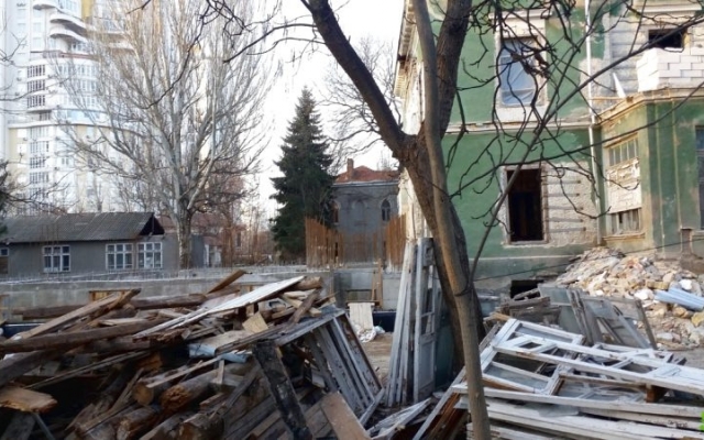 В Одессе продолжают уничтожать дачу Анатры Фото № 2 В Одессе продолжают уничтожать дачу Анатры Фото № 2