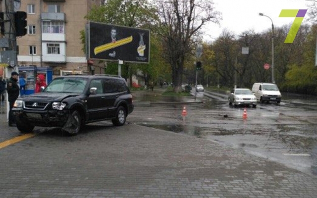 Возле парка Горького авария с участием двух автомобилей и пострадавшими Фото № 3 Возле парка Горького авария с участием двух автомобилей и пострадавшими Фото № 3