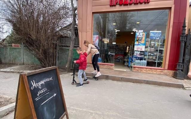 В Одессе начали продавать защитные маски в продуктовых магазинах Фото № 1 В Одессе начали продавать защитные маски в продуктовых магазинах Фото № 1