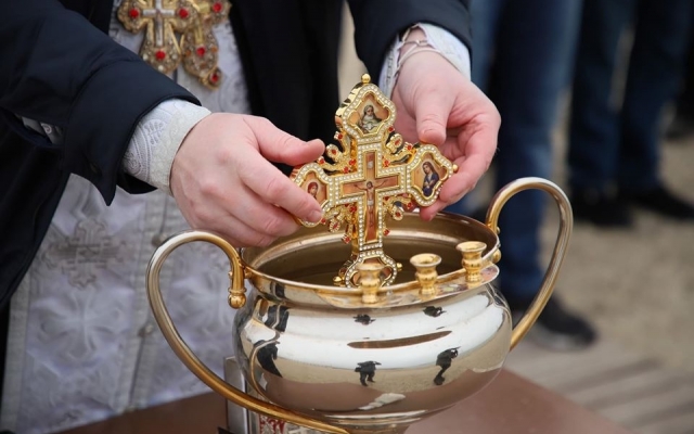 Поздним вечером Геннадий Труханов поздравил одесситов с Крещением Господним Фото № 2 Поздним вечером Геннадий Труханов поздравил одесситов с Крещением Господним Фото № 2