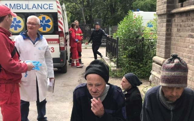 Активисты приехали к главврачу психдиспансера, чтобы узнать, как трое инвалидов оказались выброшенными на кладбище Фото № 0 Активисты приехали к главврачу психдиспансера, чтобы узнать, как трое инвалидов оказались выброшенными на кладбище Фото № 0