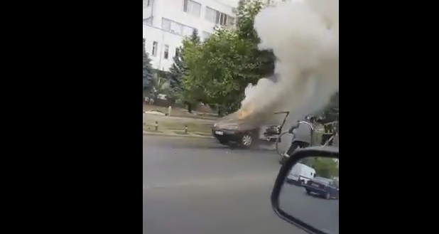 На Генерала Петрова неожиданно вспыхнул и практически сгорел автомобиль Фото № 0 На Генерала Петрова неожиданно вспыхнул и практически сгорел автомобиль Фото № 0